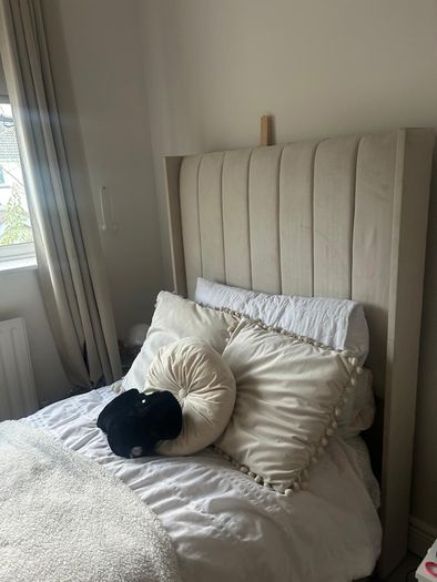 Single ottoman bed