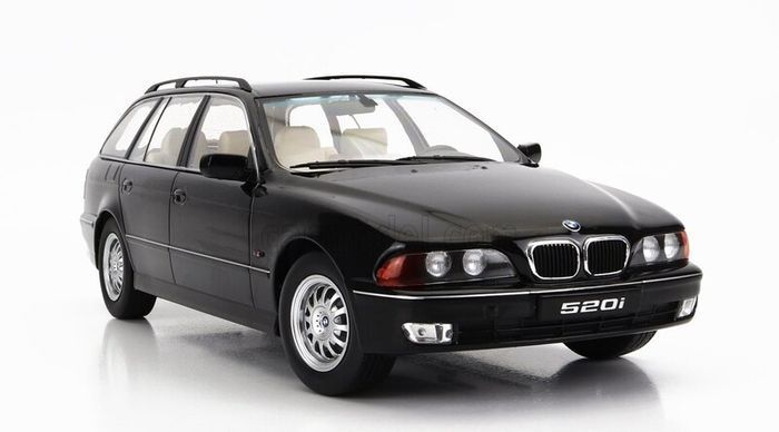 BMW 520i e39 Touring 1997 - 1/18 - New In Box