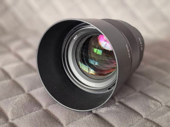 Sony Sel Fe 85mm F1.8 Syx Lens