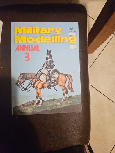 Osprey Men-at-arms Series, Published In 1974 X 15 Fabolous Military Books Plus 2 X Military  Modeling Annuals 1 &3. Plus 3 Other Military Books. All In Good Condition.  See Photos For Same.