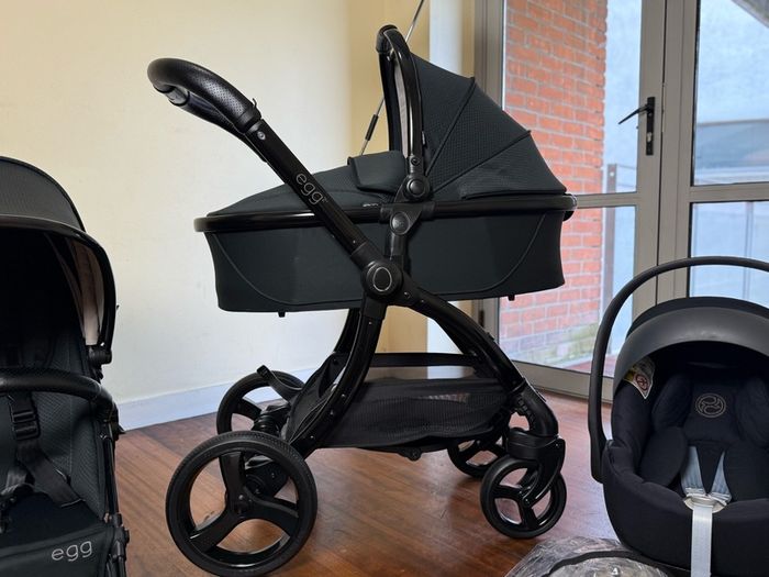 As New Egg2 travel system with Cybex car seat and isofix base swivel