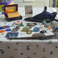 Mixed lot of collectibles- Pins, magnets and miscellaneous