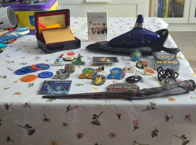 Mixed lot of collectibles- Pins, magnets and miscellaneous
