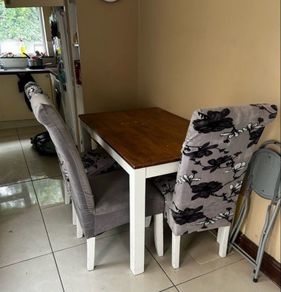 kitchen table and Chairs