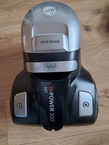 Hoover pet vacuum cleaner.