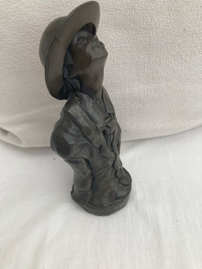 Genesis Fine Arts Figurine (Going Out)