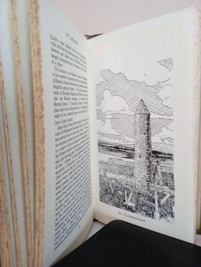 It's Ireland by D. L. Kelleher !. Illustrated by J. W. Buchanan (PT141)
