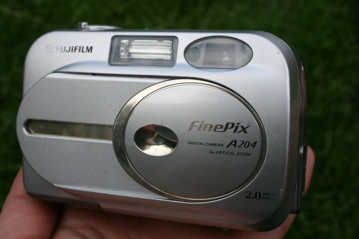 Fujifilm Photo FinePix A204 2.0MP Compact Digital Camera Y2K Nostalgic  Trend