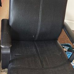 Free office chair . Needed to go asap