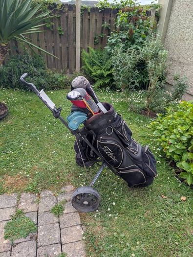 Deadly set of adult golf clubs