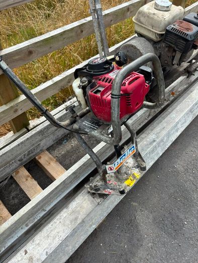 Petrol Driven Concrete Screeds And 1 X 110v Vib Un
