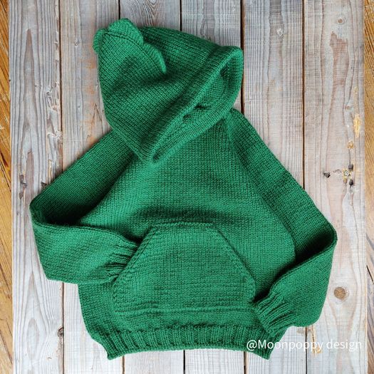 Green jumper in size 5-6 years