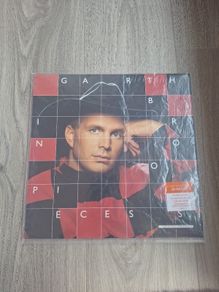 Garth Brooks in pieces vinyl