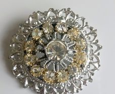 Vintage silver tone round rhinestones brooch 15.4g