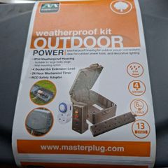 Outdoor weatherproof plug/power box
