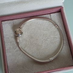 Pandora two-tone signature braceletsterling silver snake chain and a 14K gold logo clasp, size 18cm