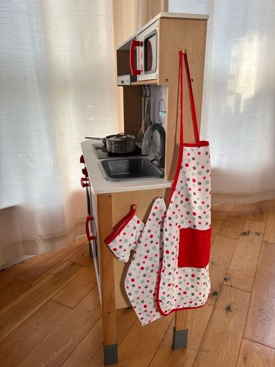 Play Kitchen and Accessories