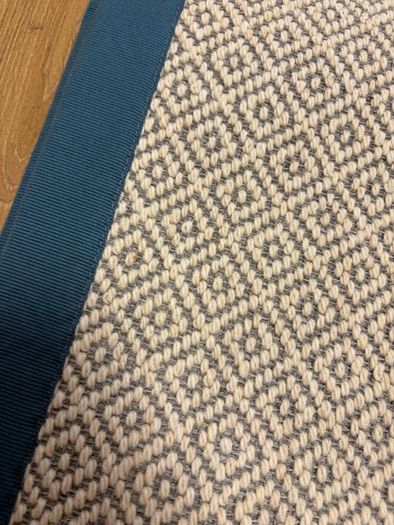 Stair runner with border