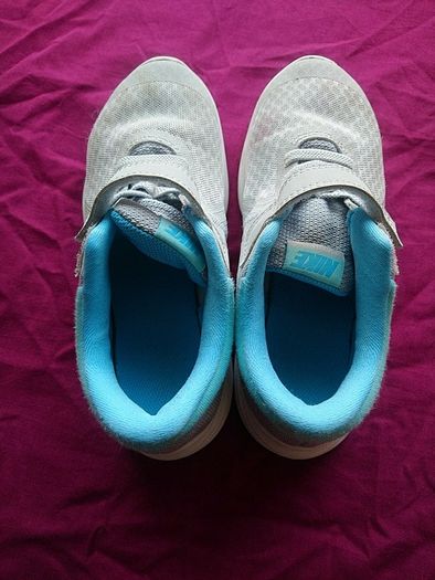 Nike girls shoe