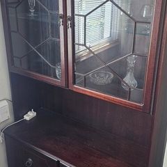 Traditional Dark Wood Display Cabinet with Leaded Glass Doors