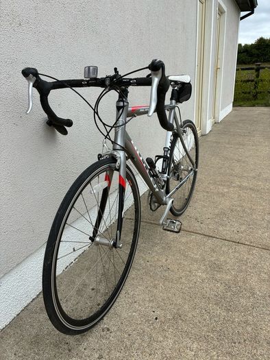 Claude Butler Bicycle 27 inch wheels. 18 speed.