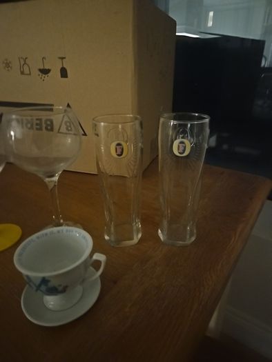 glasses assortment of gin (2) pint (2) wine (1) half pint (1) gin teacup and saucer
