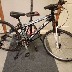 Boys mountain bike cycling like new