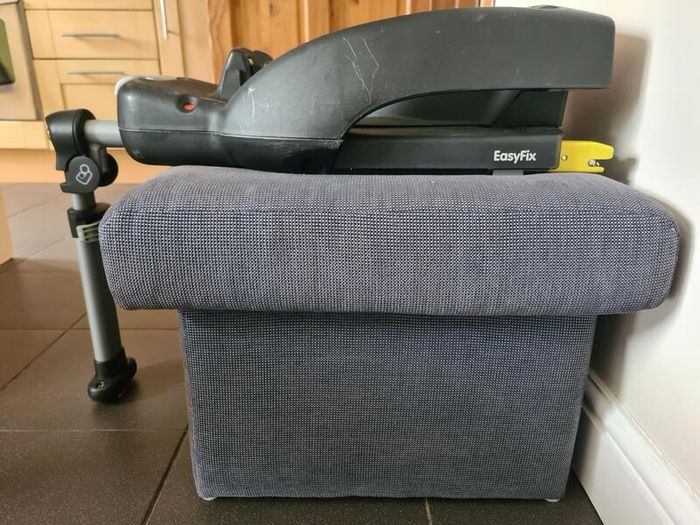 Maxi Cosi isofix base and car seat
