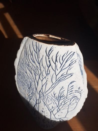 Pottery vase.
