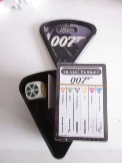 New Trivial Pursuit Hasbro James Bond 007 Edition Cards And Dice