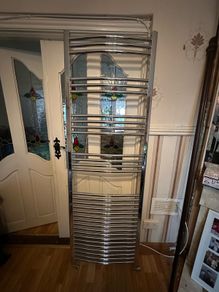 Vertical radiator (valves included)