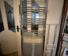 Vertical radiator (valves included)