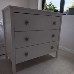 Chest of drawers