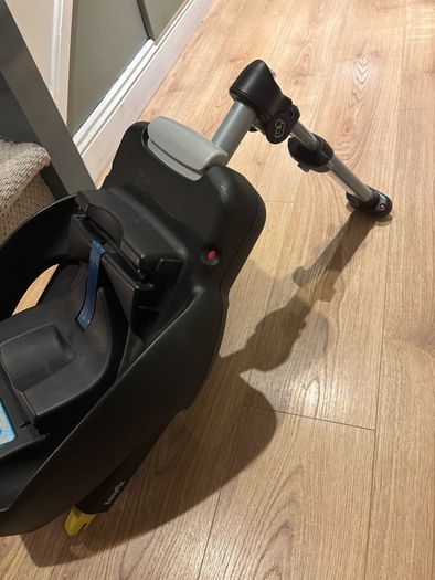 Maxi Cosi Cabriofix seat and isofix base