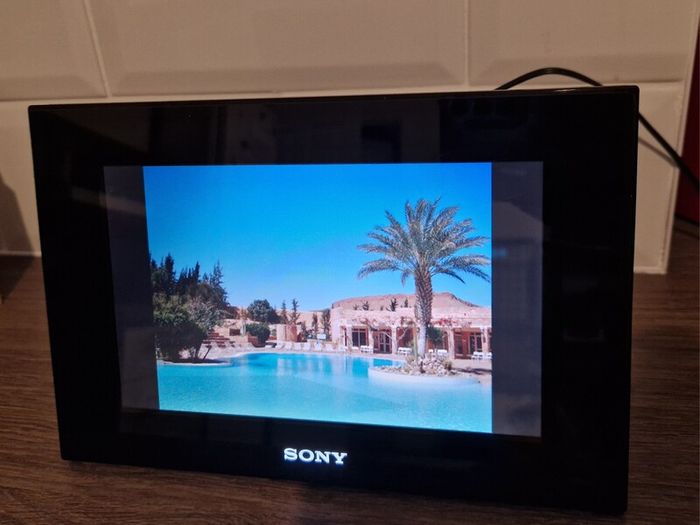 Sony S Frame
