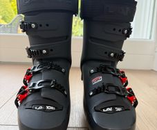 Lange Shadow 130 MV alpine ski boots