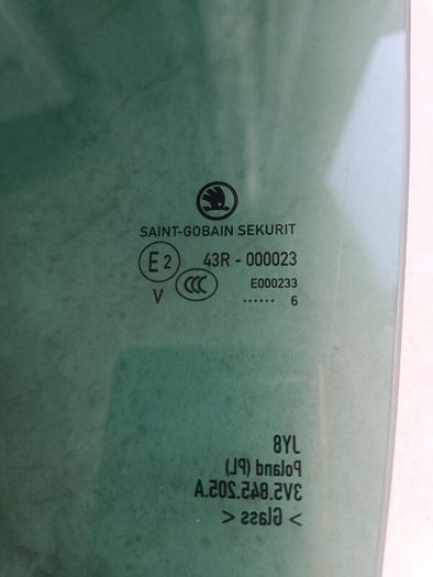 Skoda Superb rear Window Glass (pair)