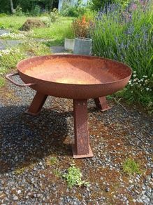 Iron fire pit