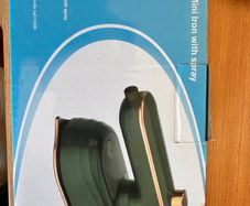 Portable iron (clothes steamer)