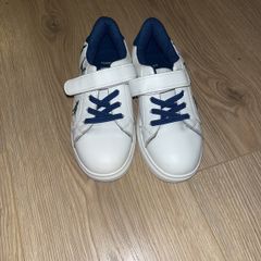 Boys shoes