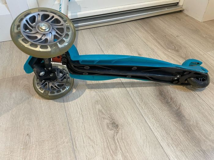 Mini Micro Deluxe Scooter