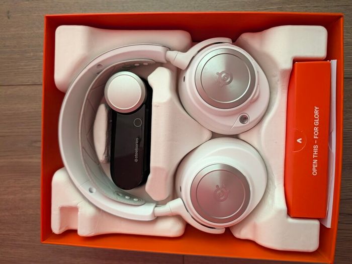 SteelSeries Arctis Nova Pro Wireless White