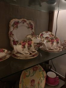 vintage rose tea set.