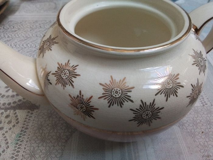Sadler Starburst Pink & Gold Trim Teapot