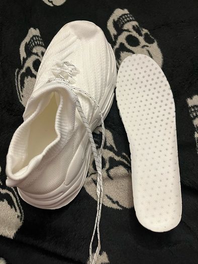 White runners training shoes size 39
