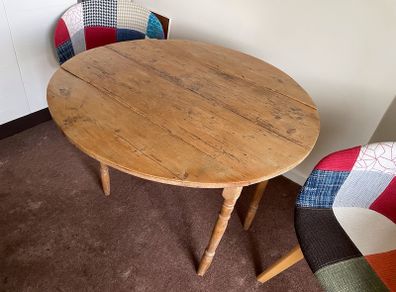 Dropleaf pine table
