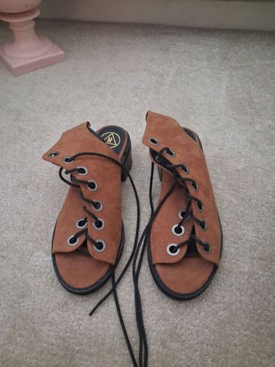 Ladies shoes