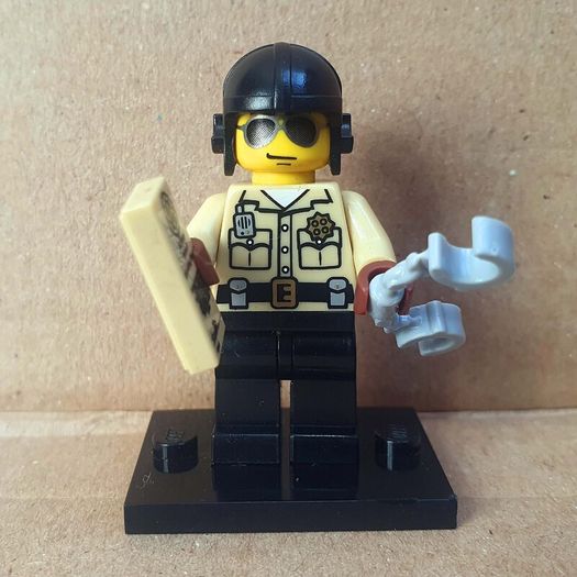 Lego CMF Series 2 COL02-022: Traffic Cop (2010) Price Includes P&P