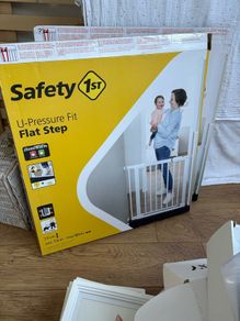 pressure stair gates (2)