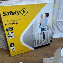 pressure stair gates (2)
